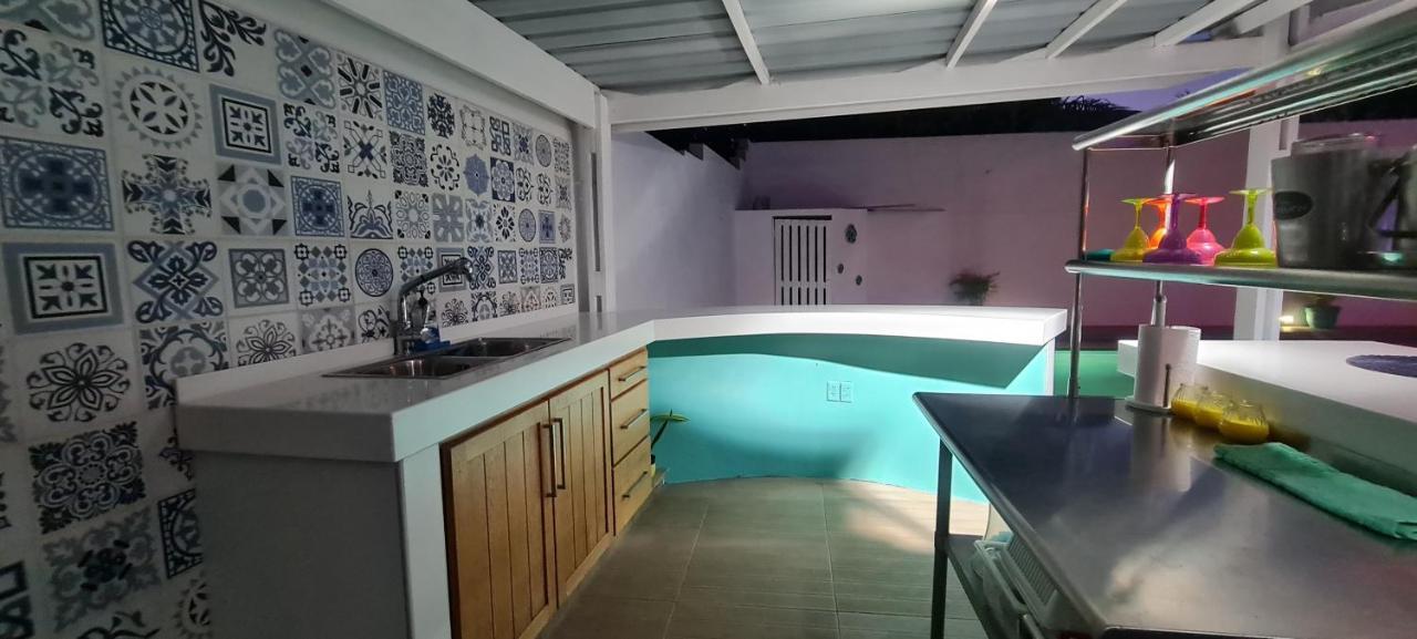Family Villa With Big Pool And Absolute Privacy Вилемстад Екстериор снимка